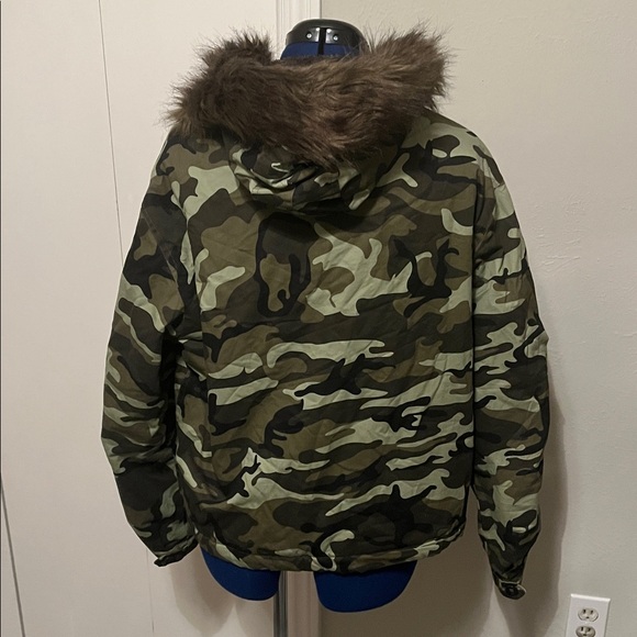 Love Tree Camo 100% Cotton w/ Fuzzy Gray Lining Jacket | Removable Fur | Size L - Picture 3 of 15